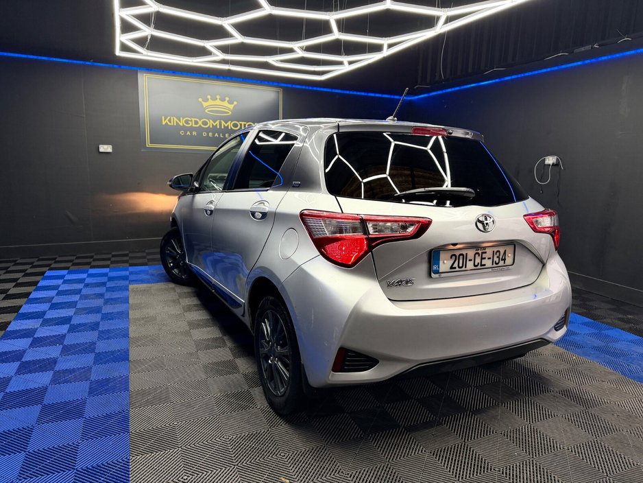 2020 Toyota Yaris - image 9