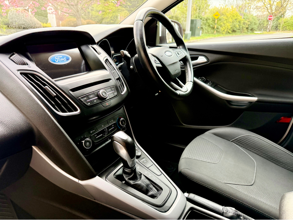 2017 Ford Focus - image 18