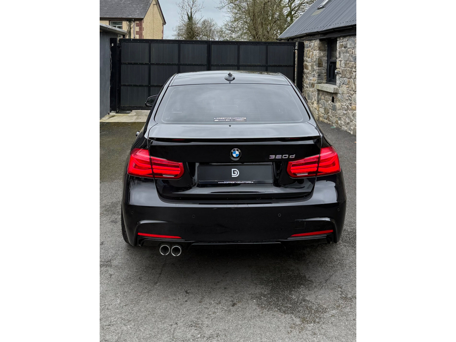 2017 BMW 3 Series - image 6