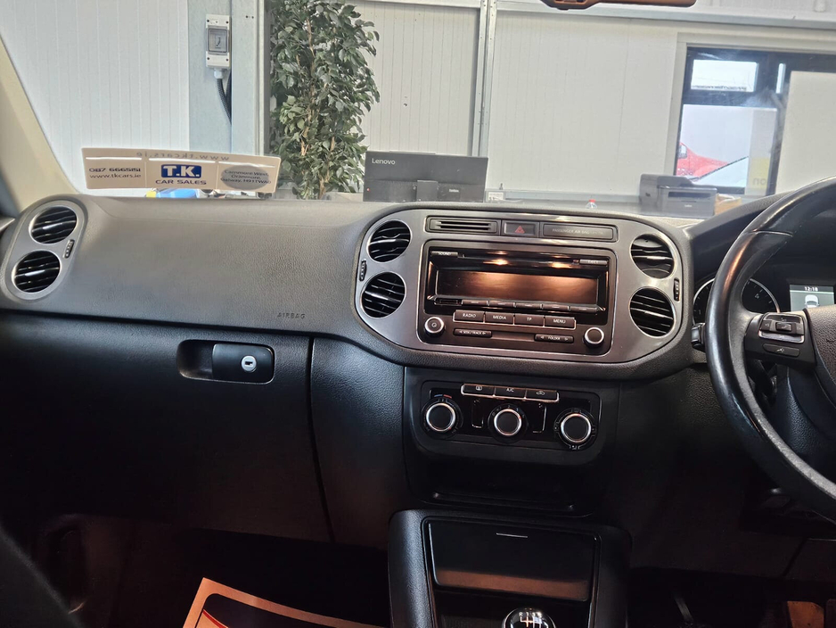 2013 Volkswagen Tiguan - image 10