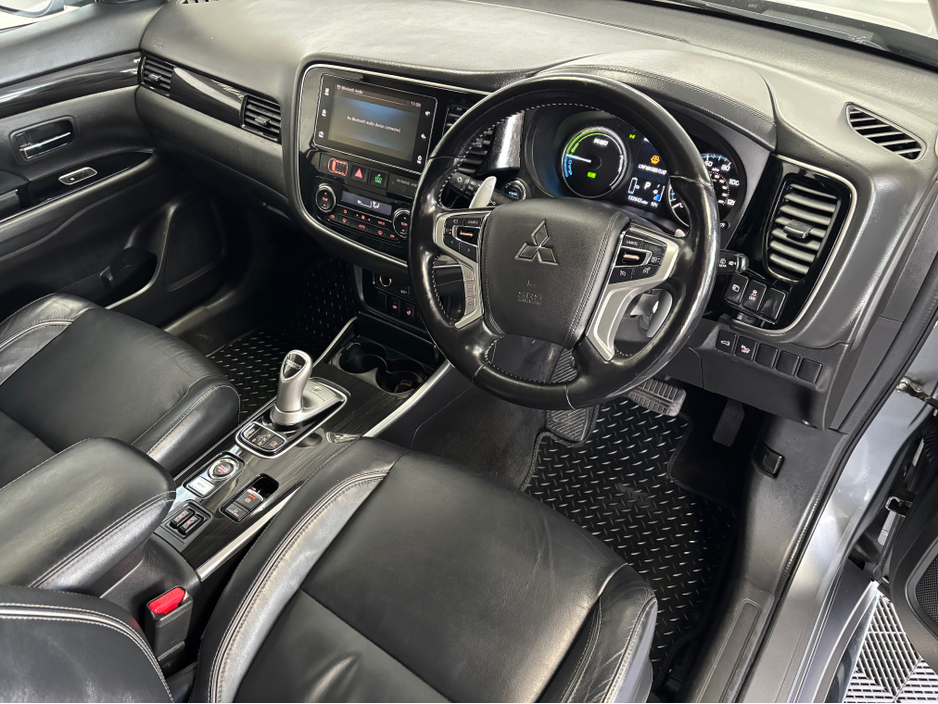 2018 Mitsubishi Outlander - image 13