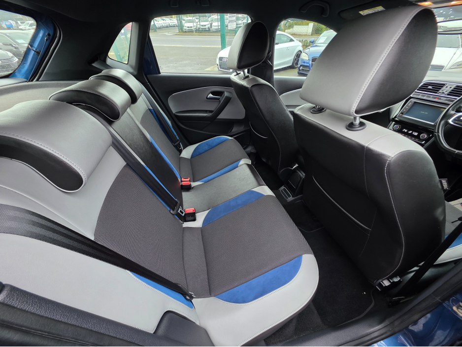 2015 Volkswagen Polo - image 6