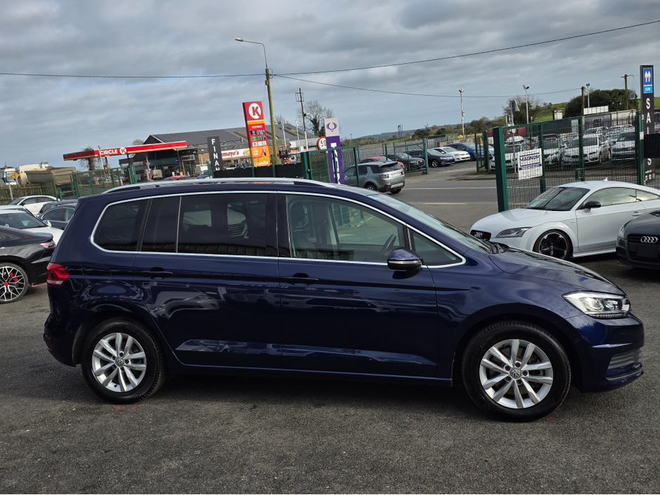2018 Volkswagen Touran - image 4