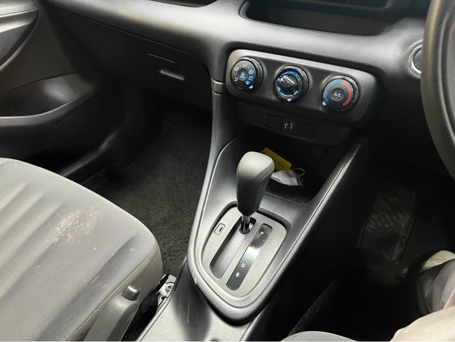 2021 Toyota Yaris - image 15