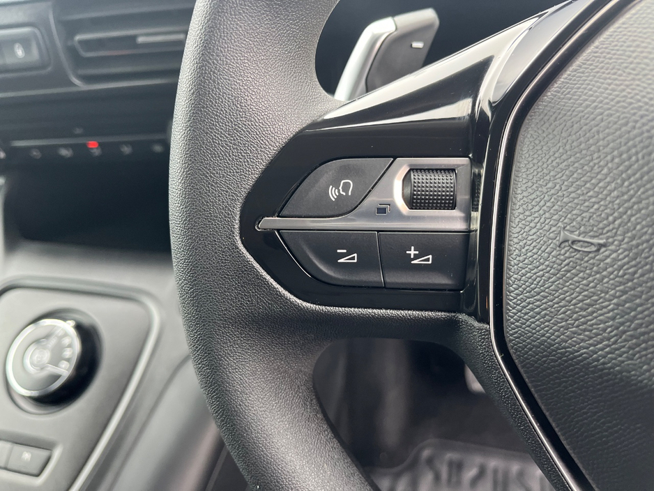 2023 Peugeot Rifter - image 19