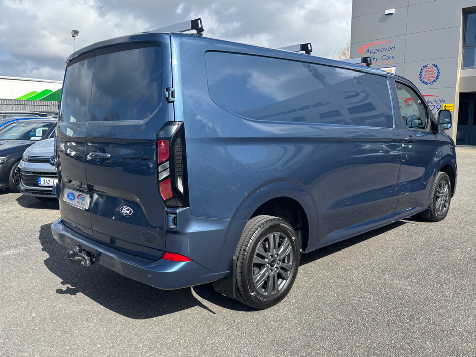 2024 Ford Transit Custom - image 2