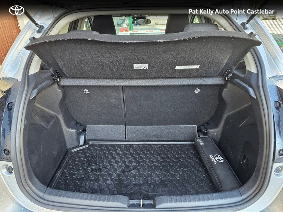 2022 Toyota Yaris - image 10