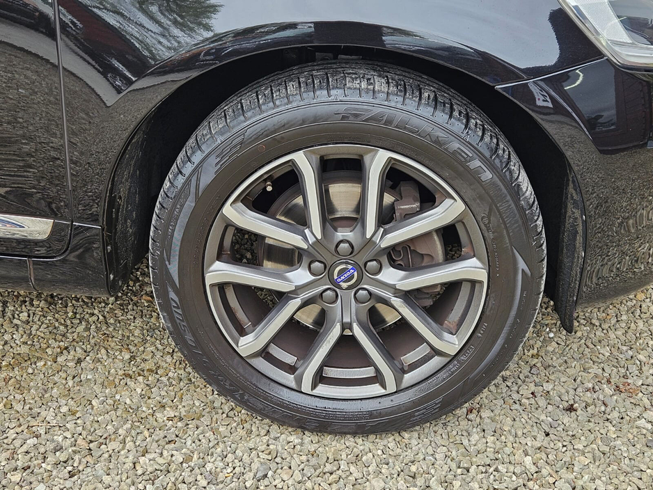 2016 Volvo XC60 - image 16