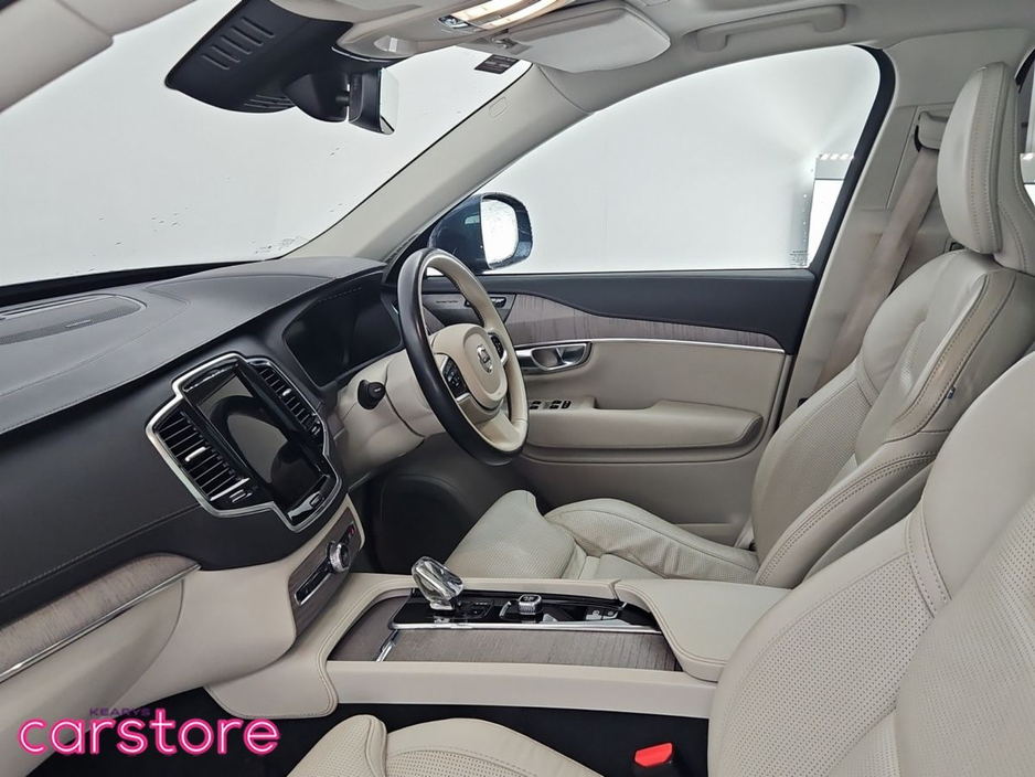 2023 Volvo XC90 - image 12