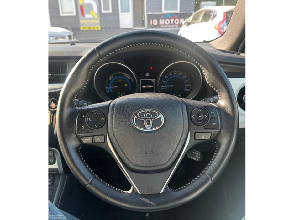 2016 Toyota Auris - image 16