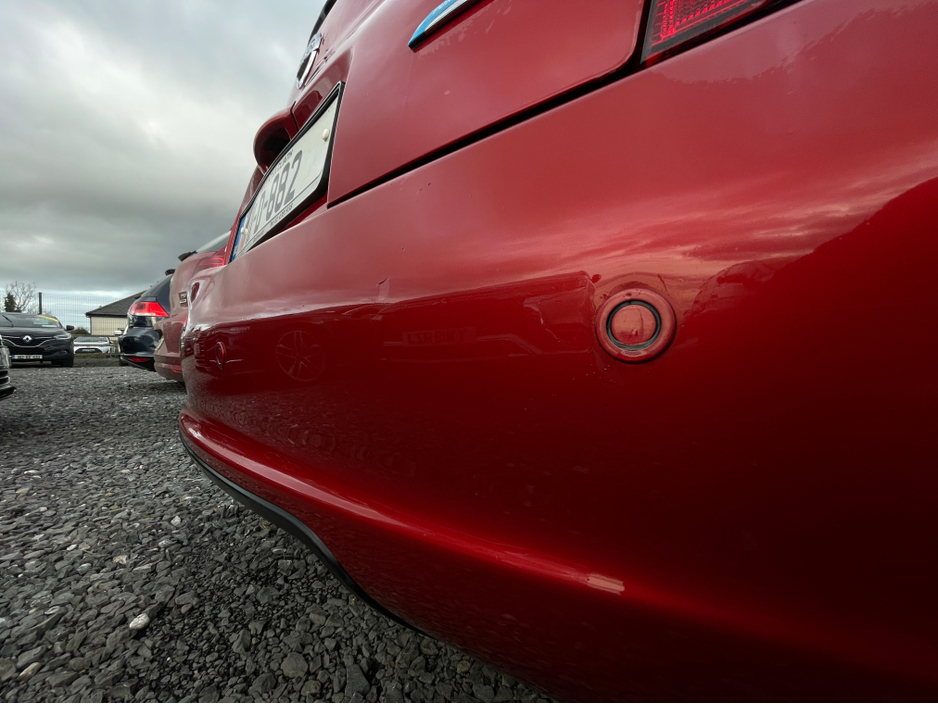 2011 Nissan Micra - image 11