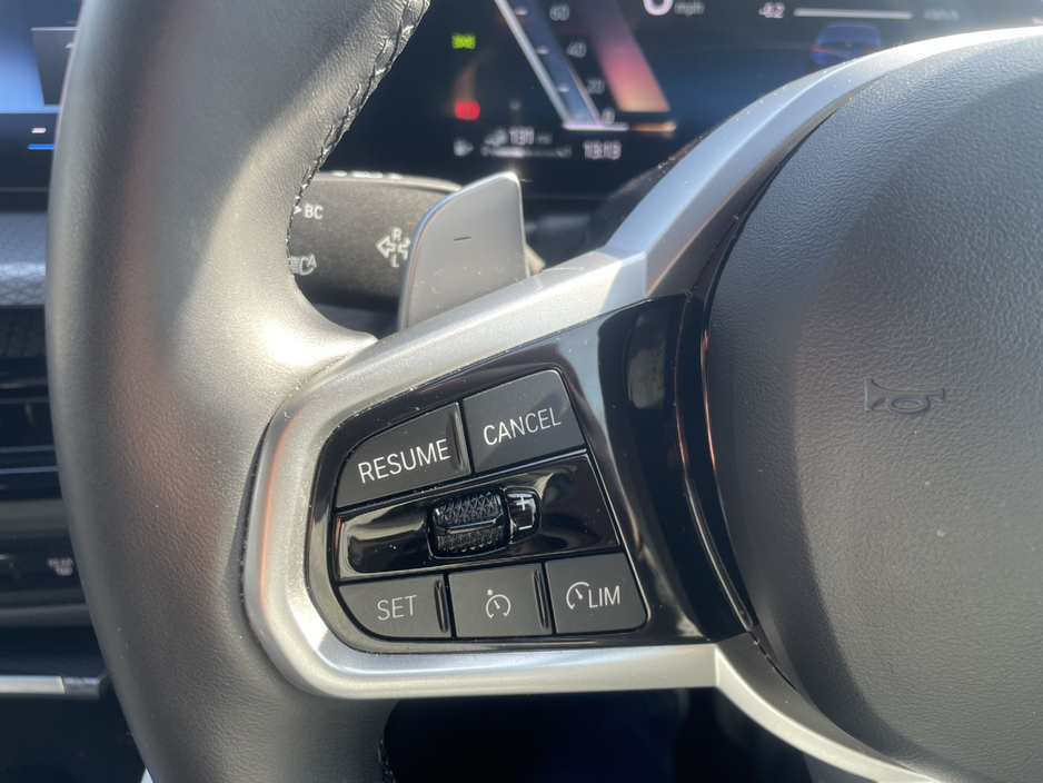 2025 BMW 3 Series - image 24