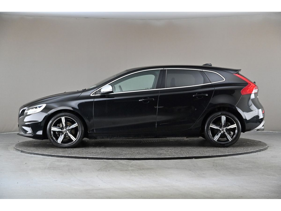 2017 Volvo V40 2.0 D3 R-DESIGN 6SPD *FULL LEATHER*PANORAMIC ROOF* €15,490