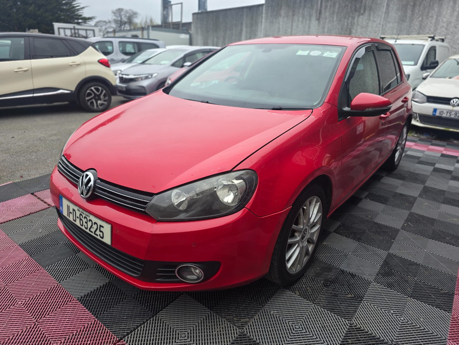 2011 Volkswagen Golf - image 3