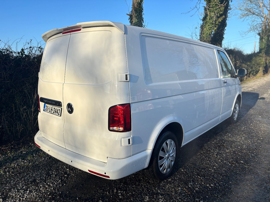 2021 Volkswagen Transporter  €16,998