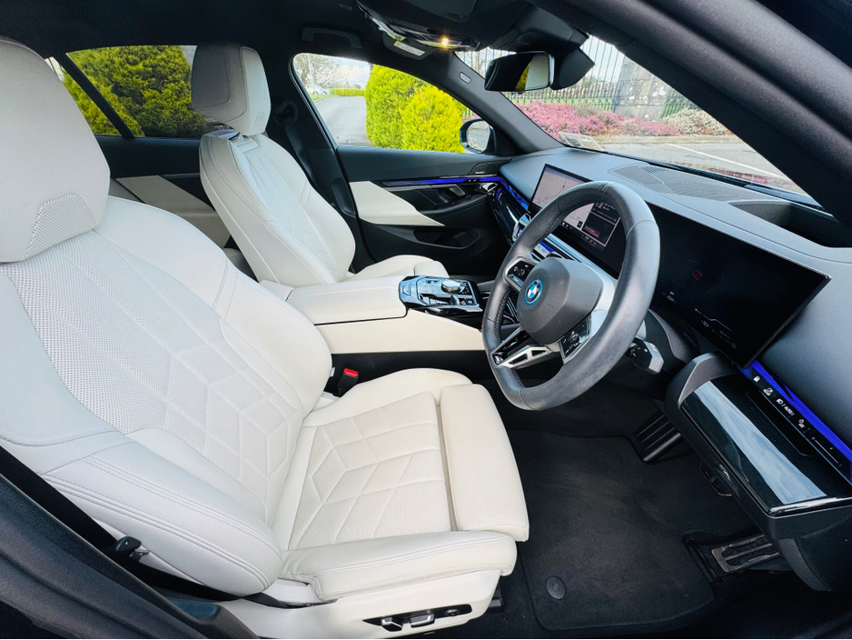 2024 BMW 5 Series - image 10