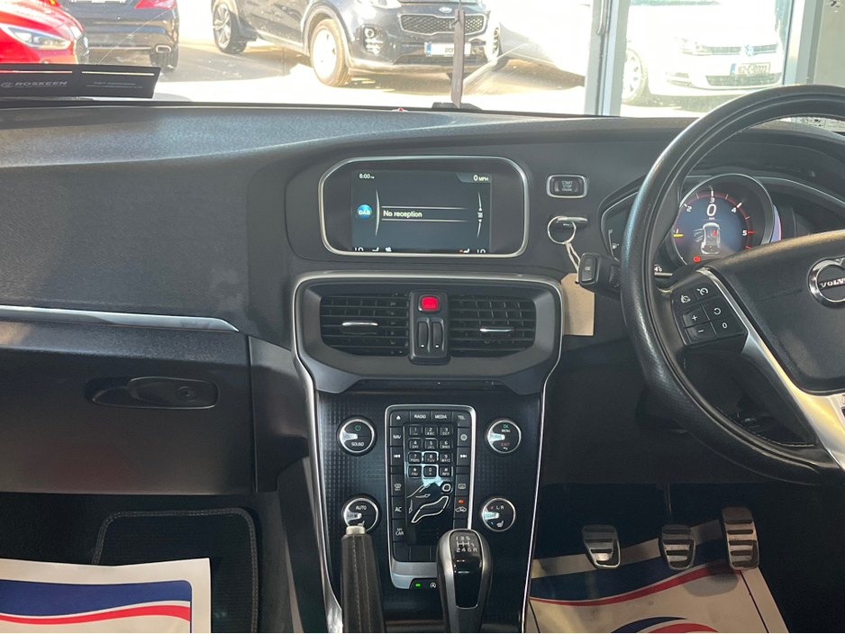 2016 Volvo V40 R-DESIGN D2 €12,950