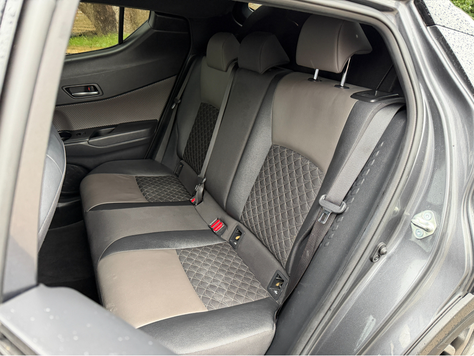 2023 Toyota C-HR HYBRID..Keyless Entry..Apple CarPlay €22,750