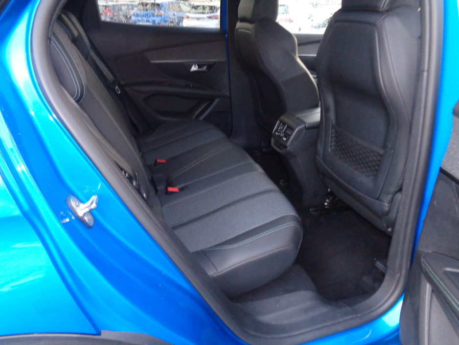 2022 Peugeot 3008 - image 8