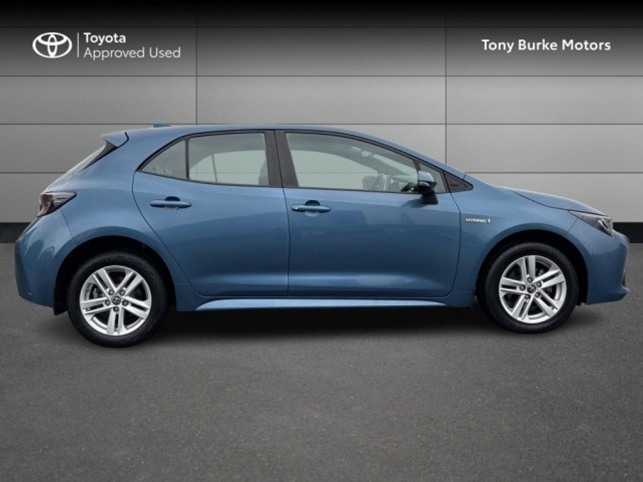 2019 Toyota Corolla - image 3