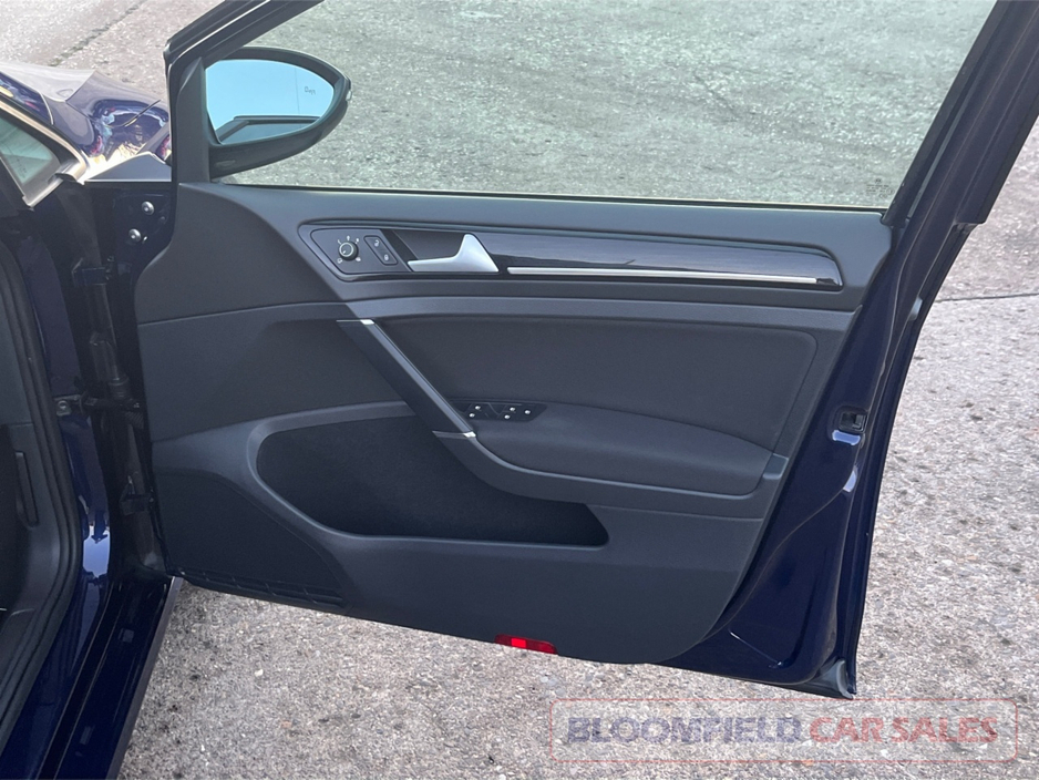 2017 Volkswagen Golf HIGHLINE , AUTO // LOW MILEAGE €17,950