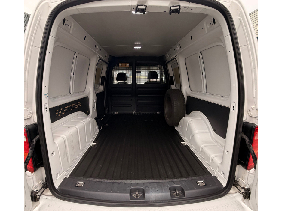 2019 Volkswagen Caddy - image 8