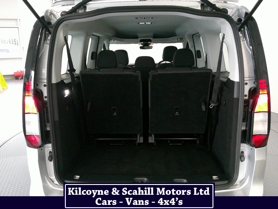 2023 Volkswagen Caddy - image 23