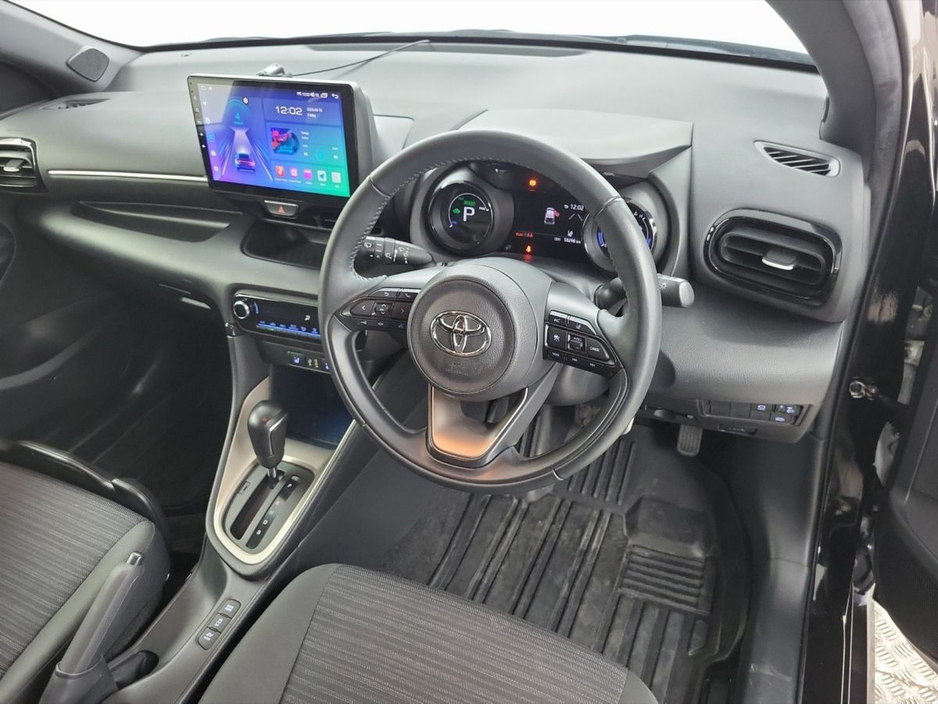 2021 Toyota Yaris - image 9