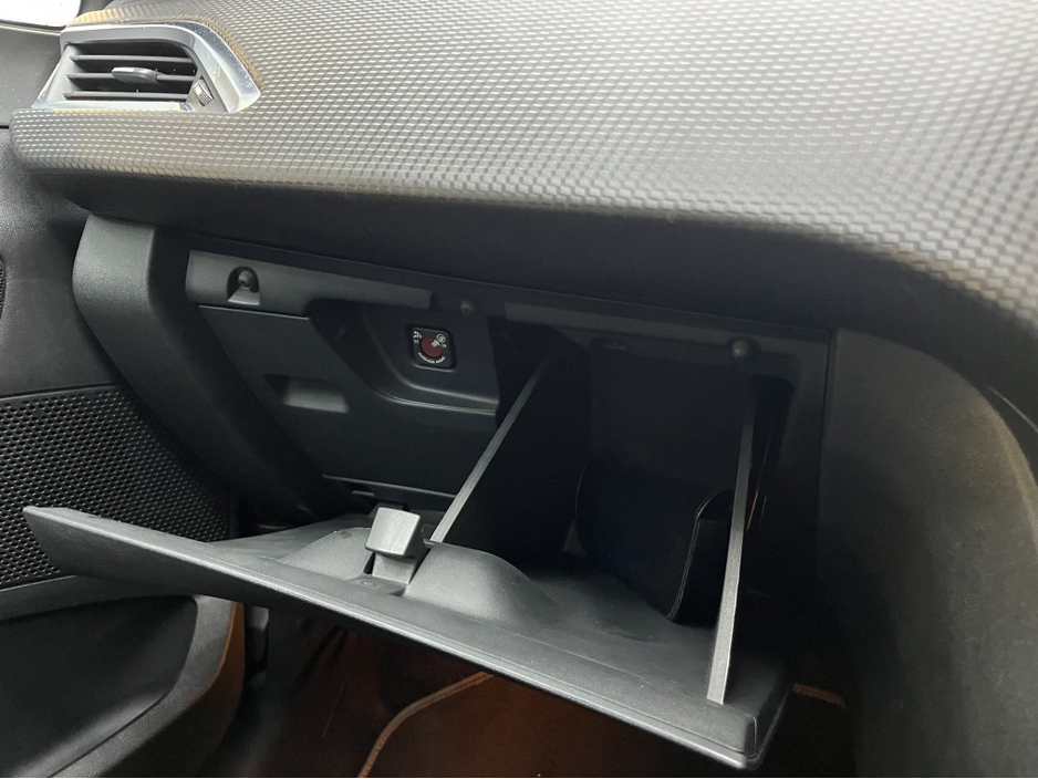 2019 Peugeot 2008 €15950! 2019 PEUGEOT 2008 ALLURE 1.2 AUTOMATIC / REVERSE CAMERA / HEATED SEATS / PANORAMIC SUNROOF €15,950