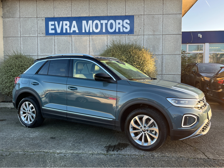 2023 Volkswagen T-Roc AUTOMATIC 2.0 DIESEL //MASSIVE SPEC//FULL LEATHER HEATED SEATS//PANORAMIC GLASS ROOF//LOW MILES// €31,950