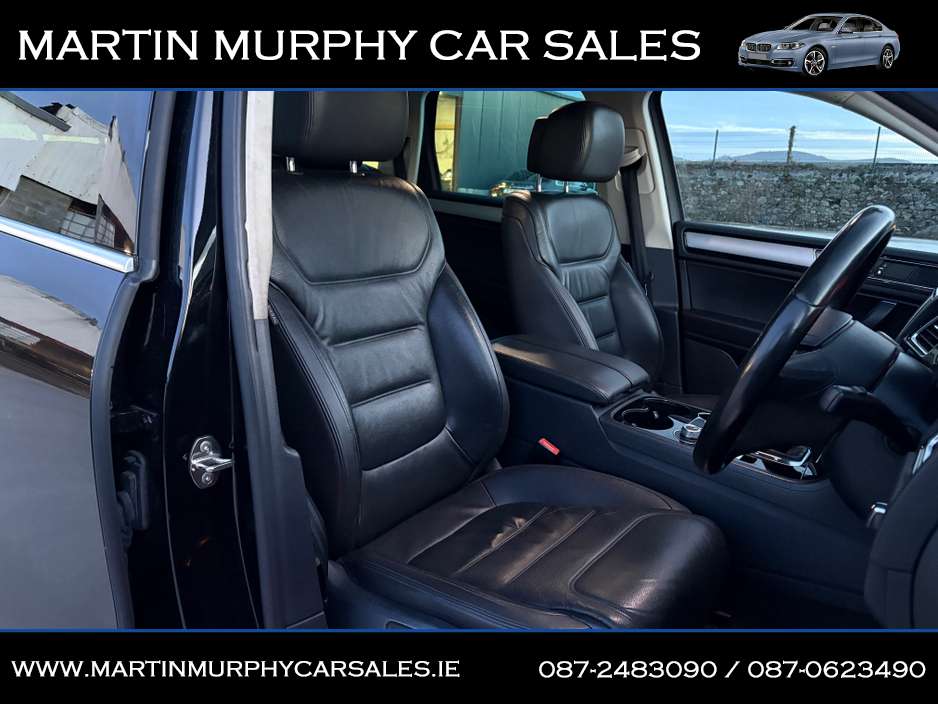 2015 Volkswagen Touareg - image 14