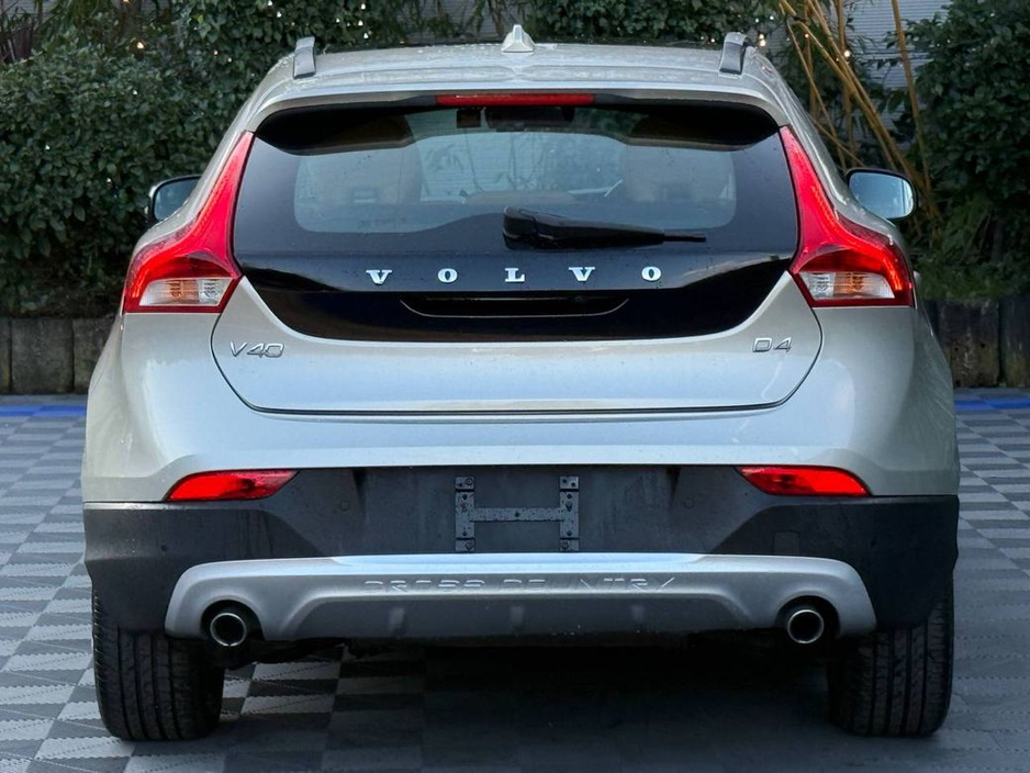 2019 Volvo V40 - image 17