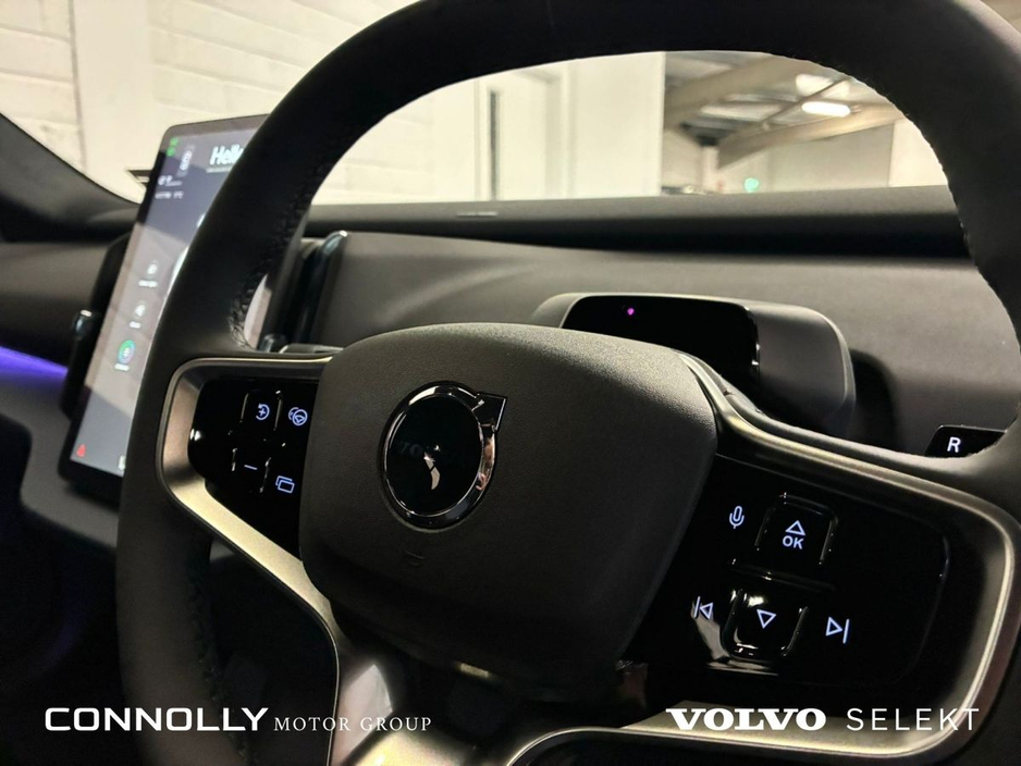 2025 Volvo EX30 - image 16