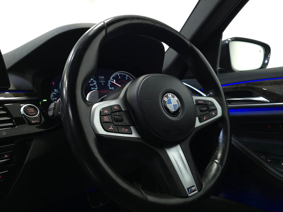 2017 BMW 5 Series - image 18