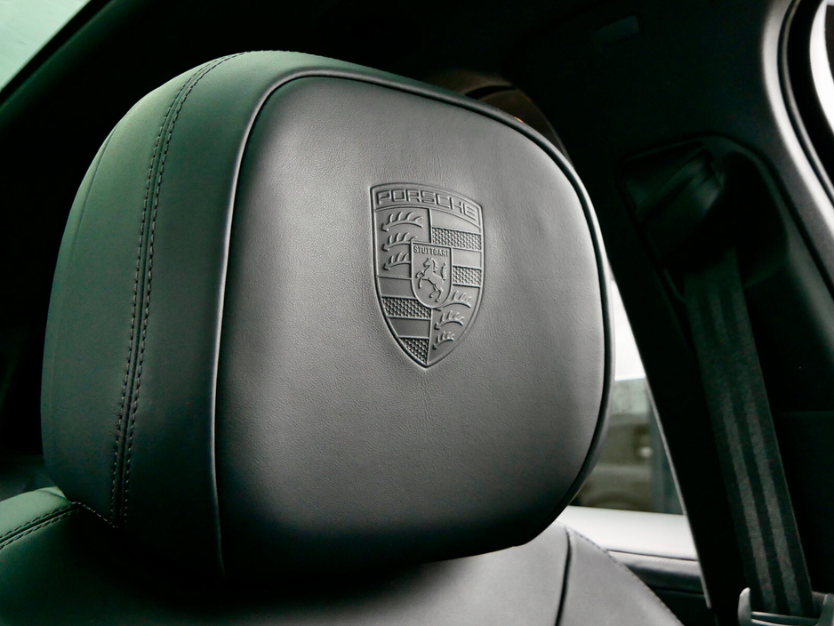 2025 Porsche Cayenne - image 27