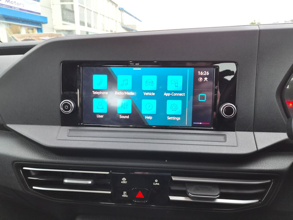 2023 Volkswagen Caddy Maxi Life - image 11