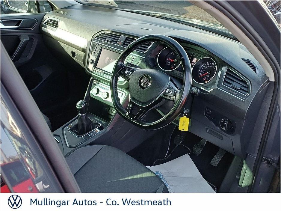 2017 Volkswagen Tiguan - image 8