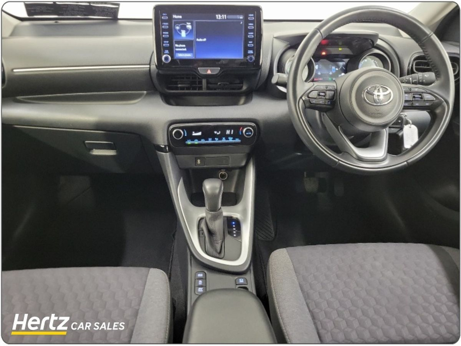 2023 Toyota Yaris - image 9