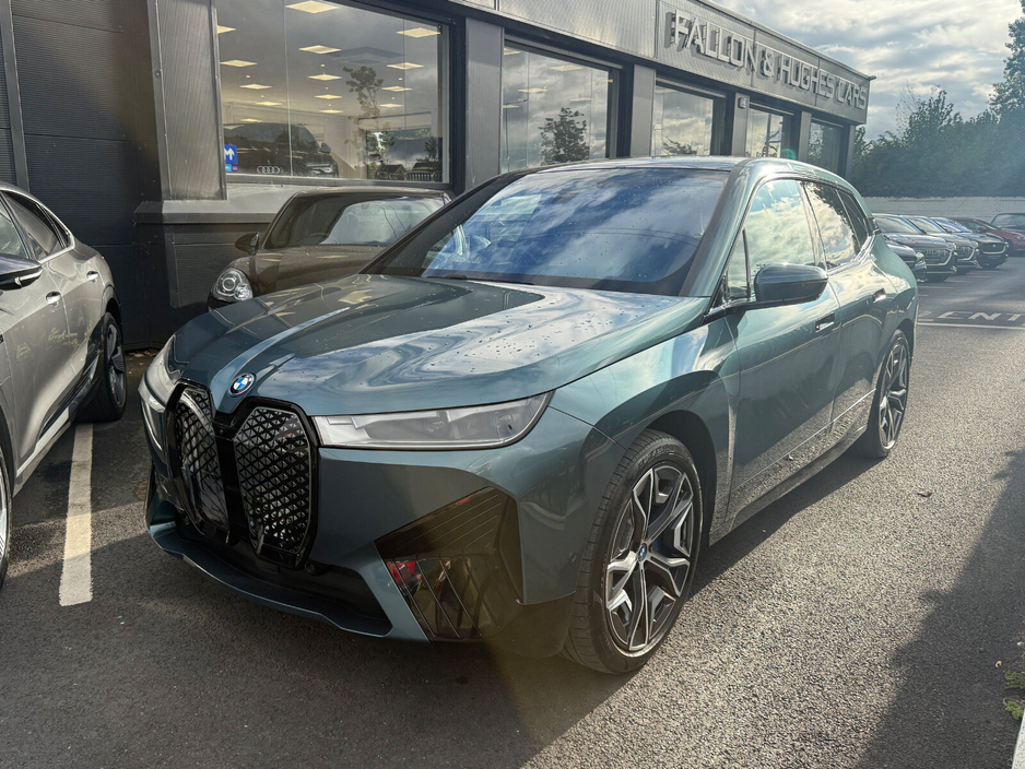 2022 BMW iX - image 6