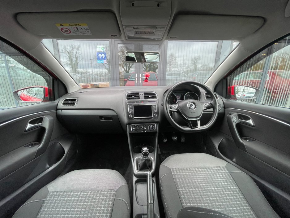 2015 Volkswagen Polo - image 8