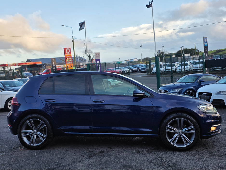 2017 Volkswagen Golf ( 172 REG LEATHER FULL LEATHER SEATS ELECTRIC MEMORY SEATS NAVI VIRTUAL CLOCKS ANDROID AUTO CARPLAY BLIND SPOT REAR TRAFFIC ASSIST ROAD SIGN RECOGNIZING LANE ASSIST LOW TAX BAND €17,500