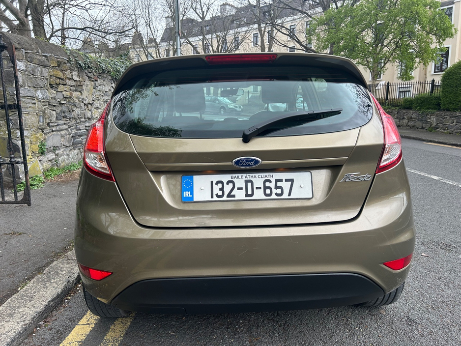 2013 Ford Fiesta - image 6