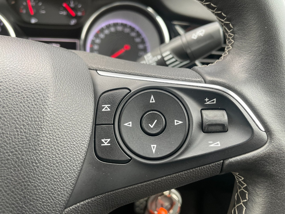 2020 Opel Insignia - image 17