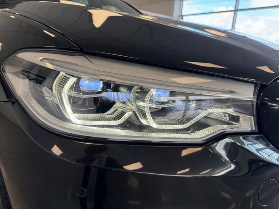 2020 BMW 5 Series - image 22