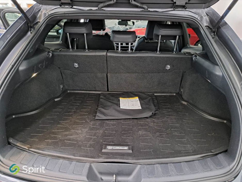 2022 Lexus UX 300 e - image 17