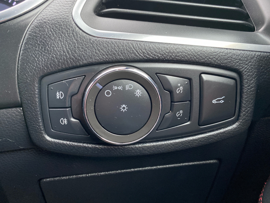 2023 Ford S-Max - image 13