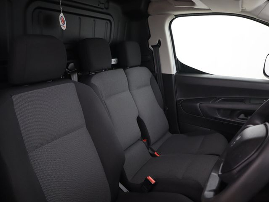 2023 Peugeot Partner - image 10