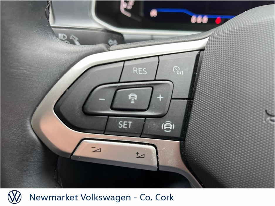 2024 Volkswagen T-Roc - image 9