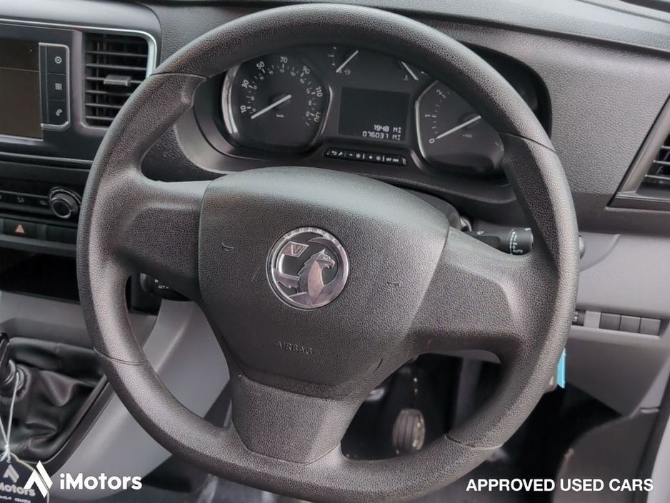 2022 Vauxhall Vivaro - image 16