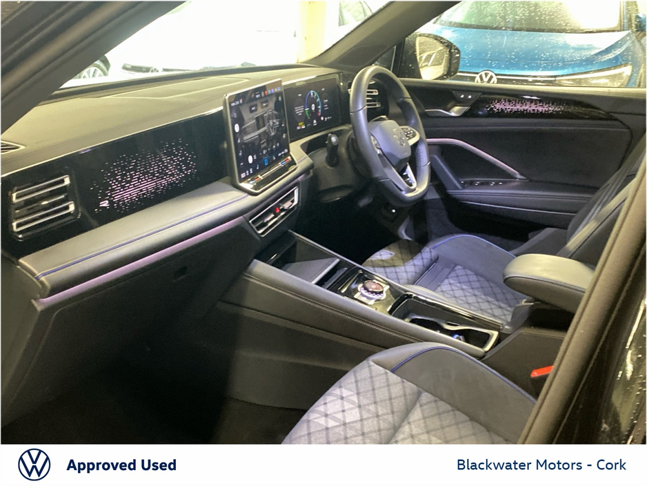 2025 Volkswagen Tiguan - image 21